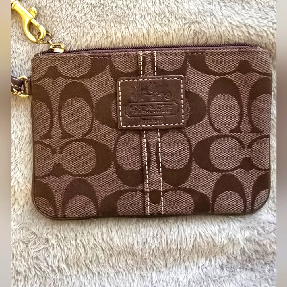 NWOT Coach Dark Brown Signature Wristlet with Gold Hardware